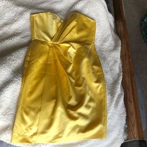 Yellow strapless short dress